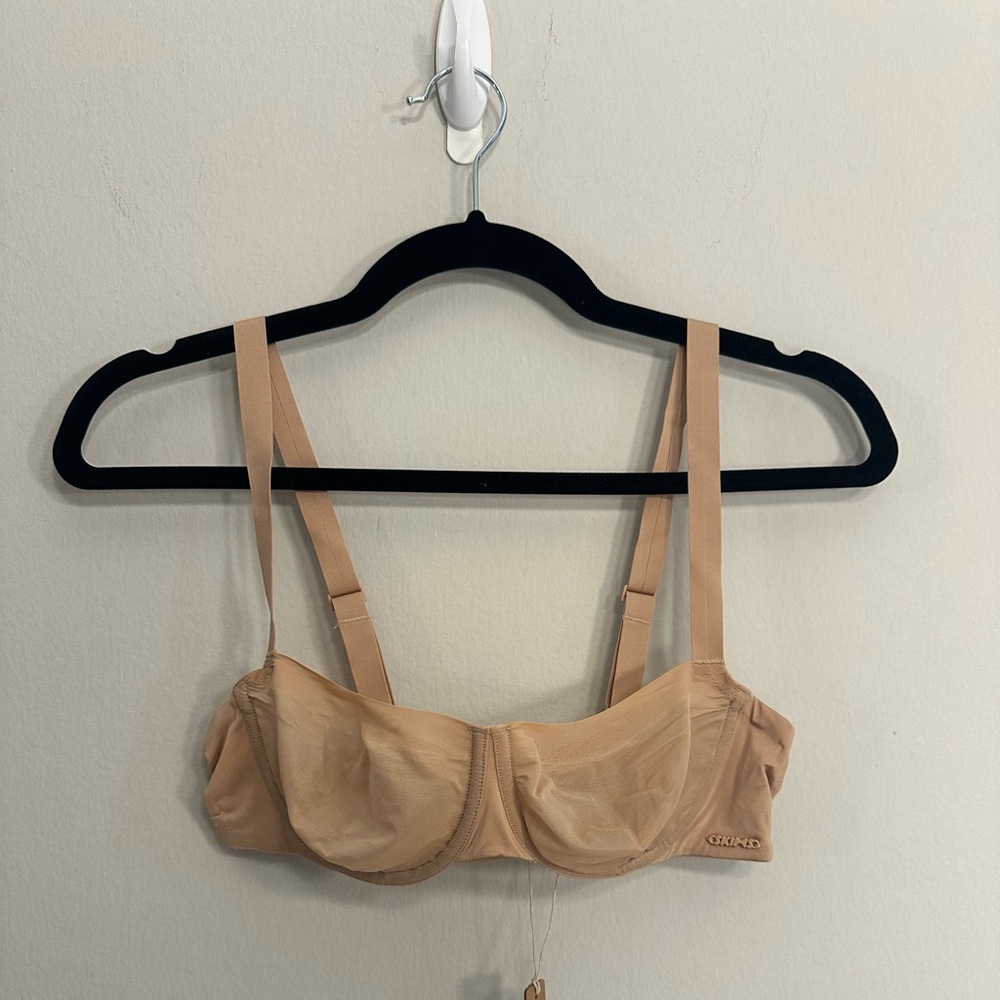 NWT Skims Molded Unlined Balconette Bra
